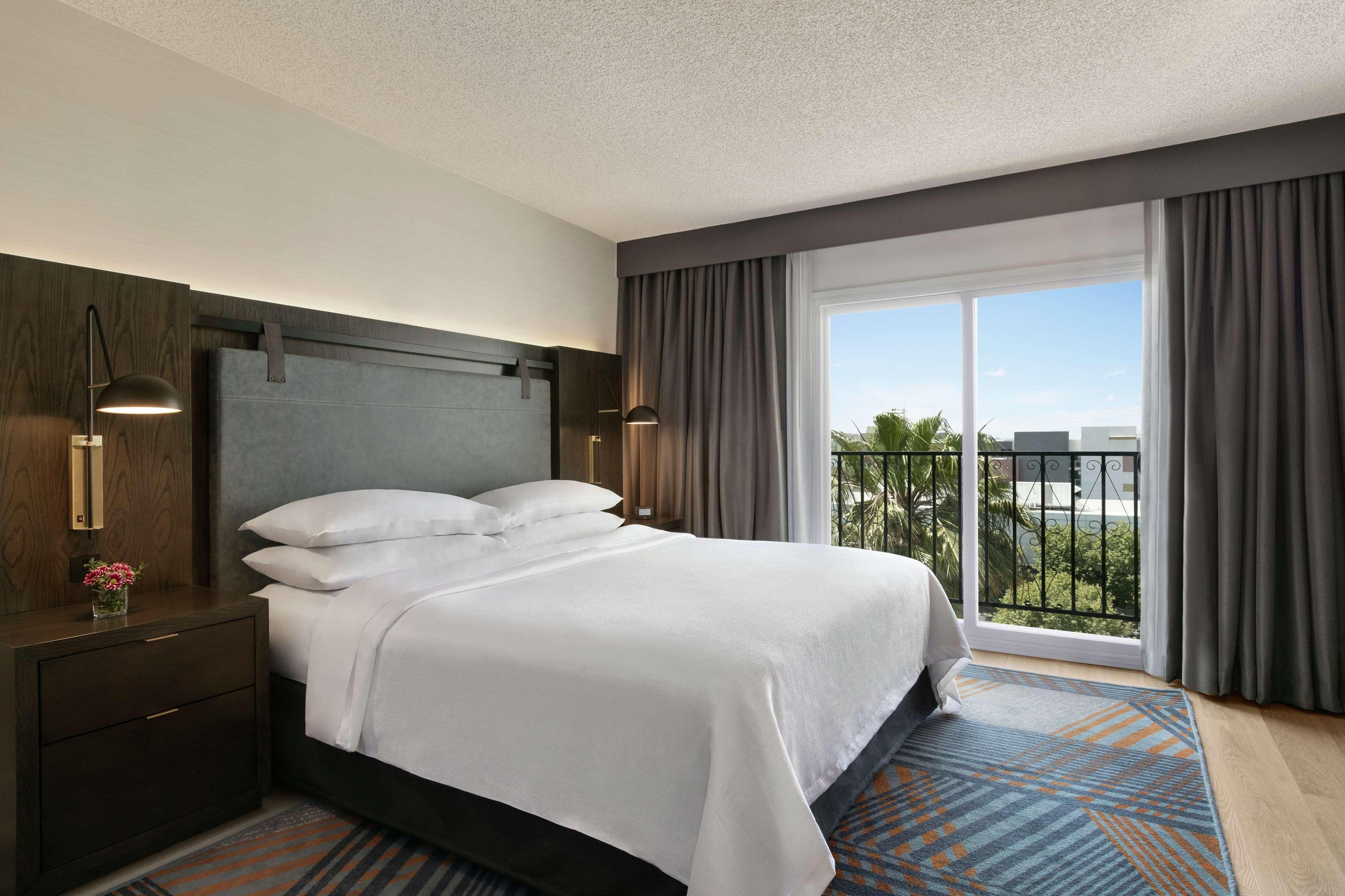 Embassy By Hilton Angeles Hotel Downey
